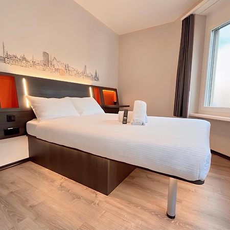 Easyhotel Zuerich Main Station Zurique Exterior foto