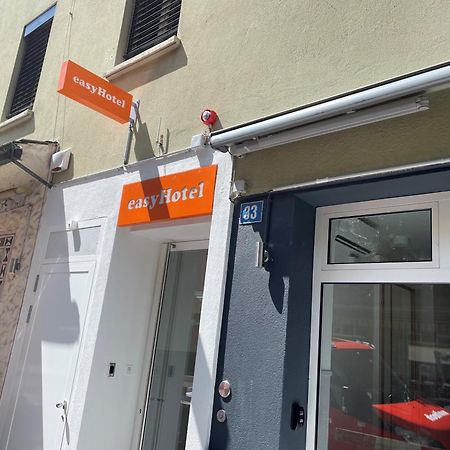 Easyhotel Zuerich Main Station Zurique Exterior foto