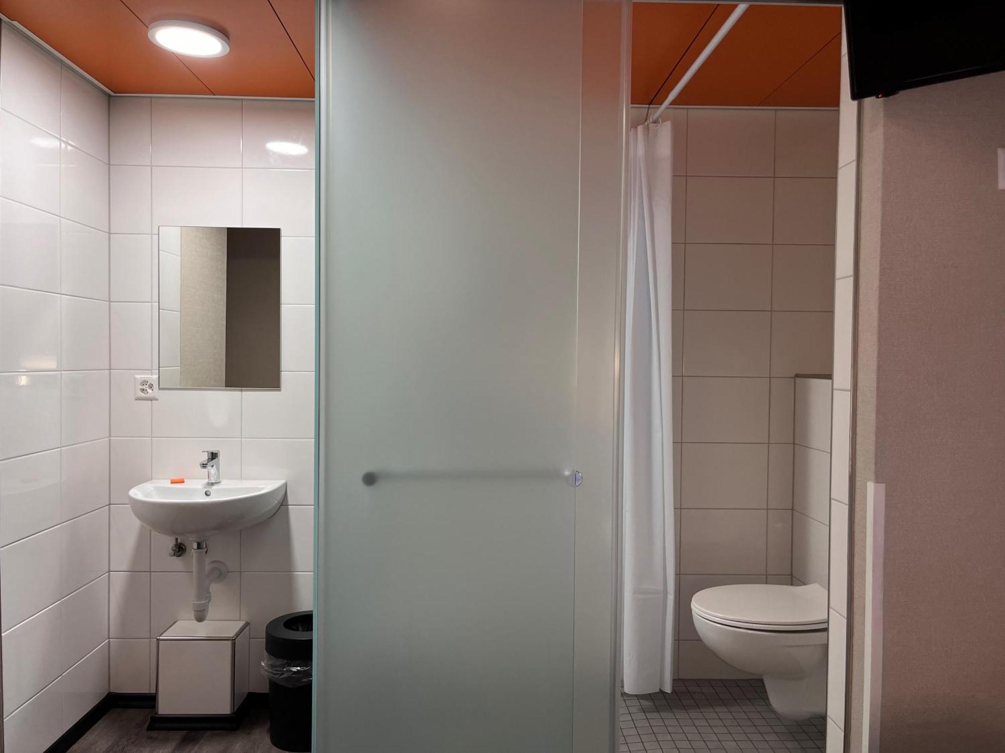 Easyhotel Zuerich Main Station Zurique Exterior foto