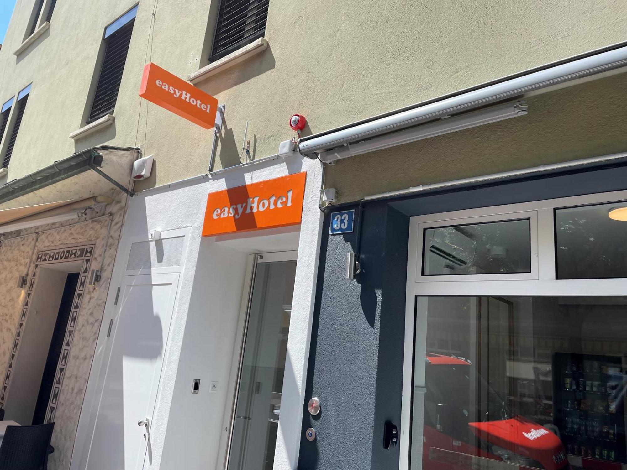 Easyhotel Zuerich Main Station Zurique Exterior foto