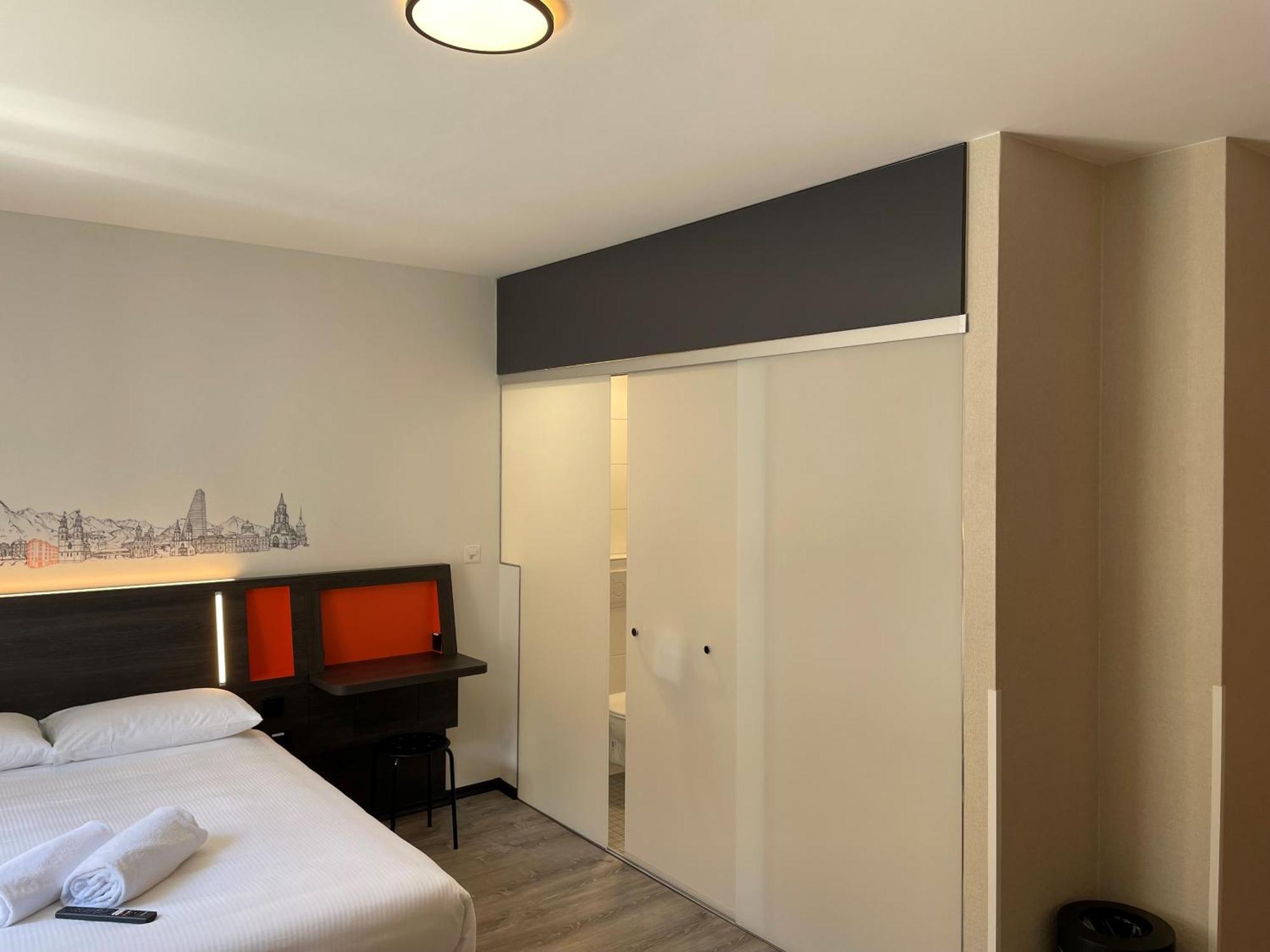 Easyhotel Zuerich Main Station Zurique Exterior foto
