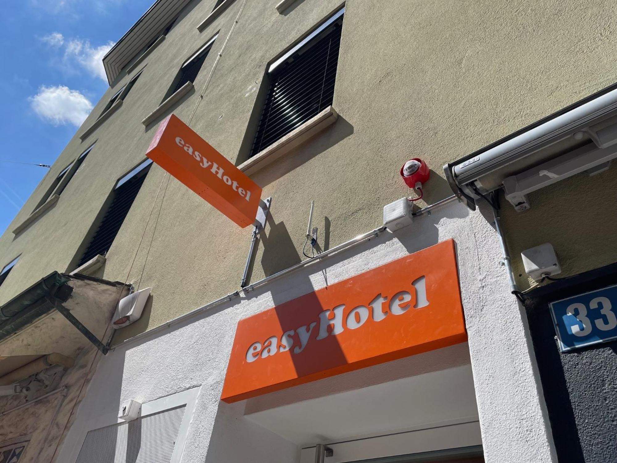 Easyhotel Zuerich Main Station Zurique Exterior foto