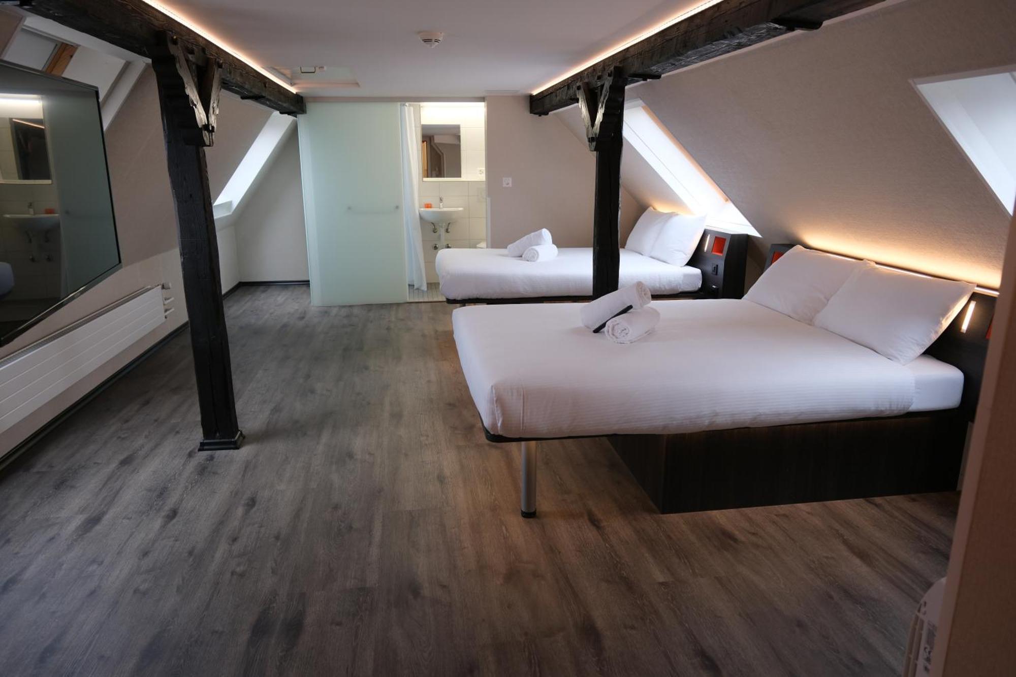 Easyhotel Zuerich Main Station Zurique Quarto foto